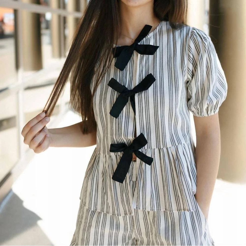MIOU MUSE Women’s Stripe Ruffle Bow Top In Black S
